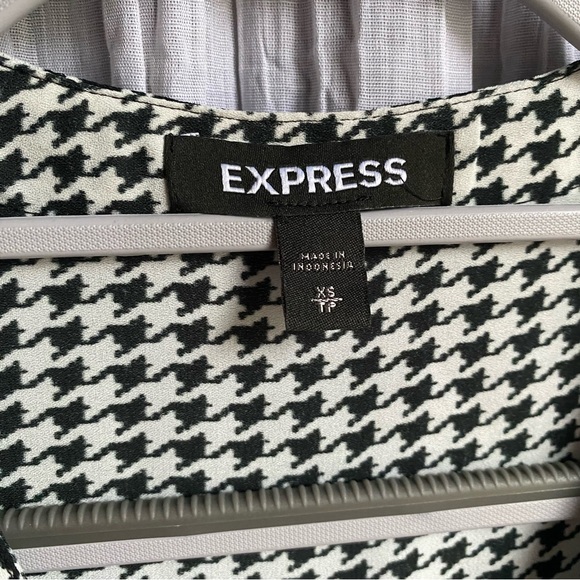 Express Houndstooth Long Sleeve Button-up Blouse - Picture 3 of 7